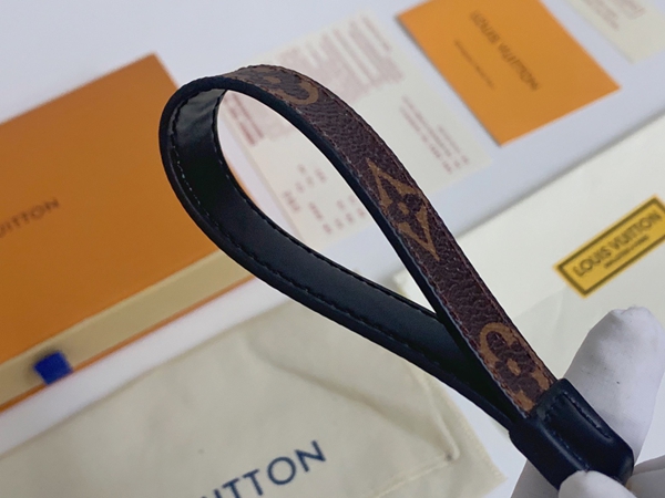 ブランドキーホルダー着用イメージ